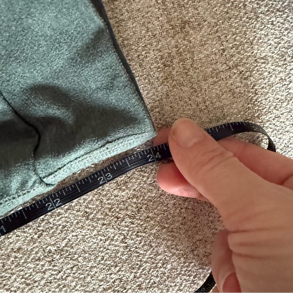 Vuori women’s Joggers - Picture 7 of 7